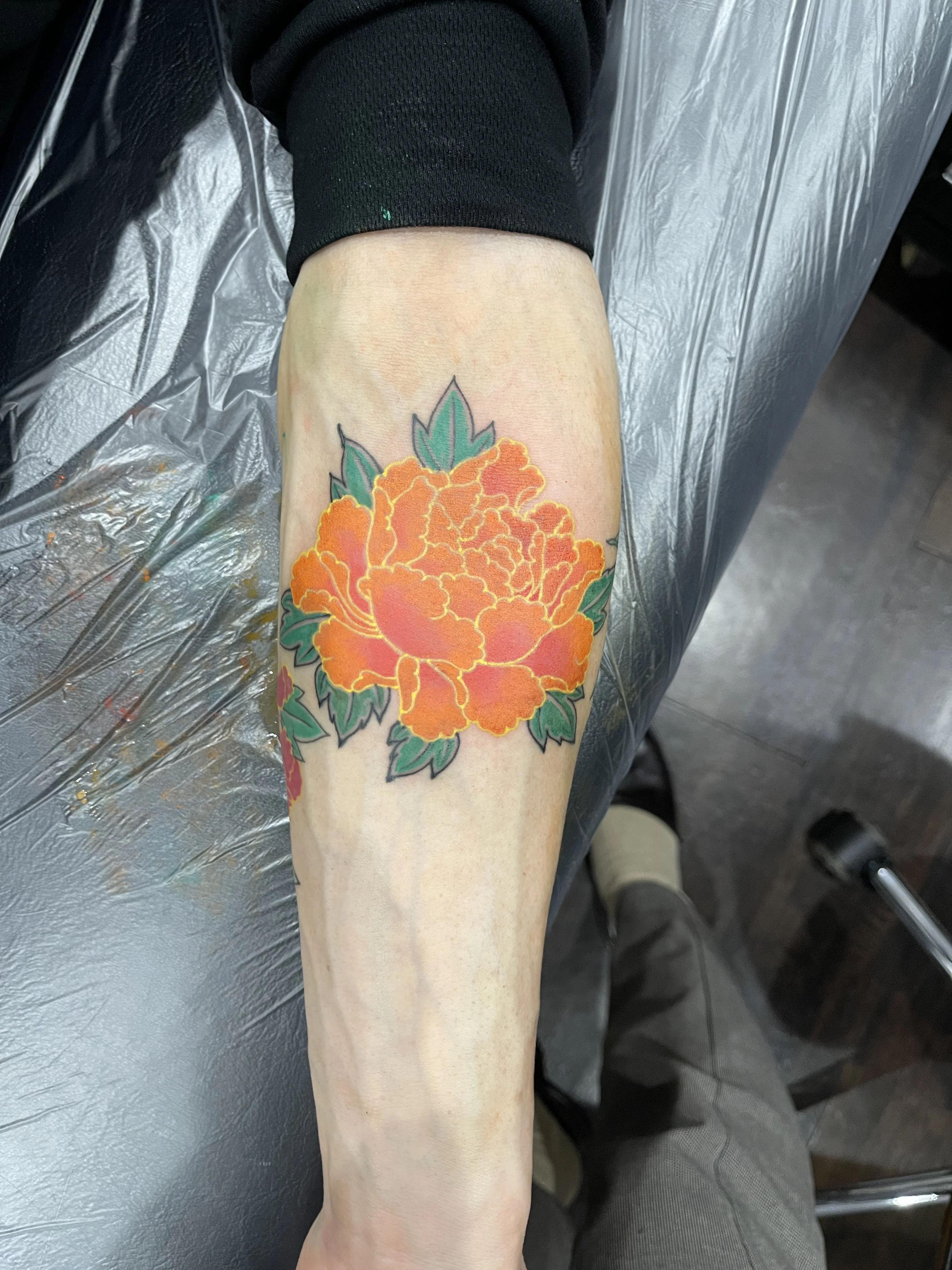 牡丹の花の刺青を入れた実際の施術写真
