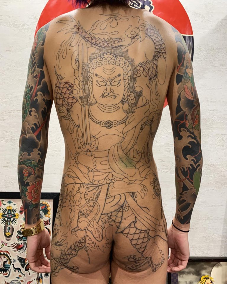 背中一面　不動竜のタトゥー作品の写真