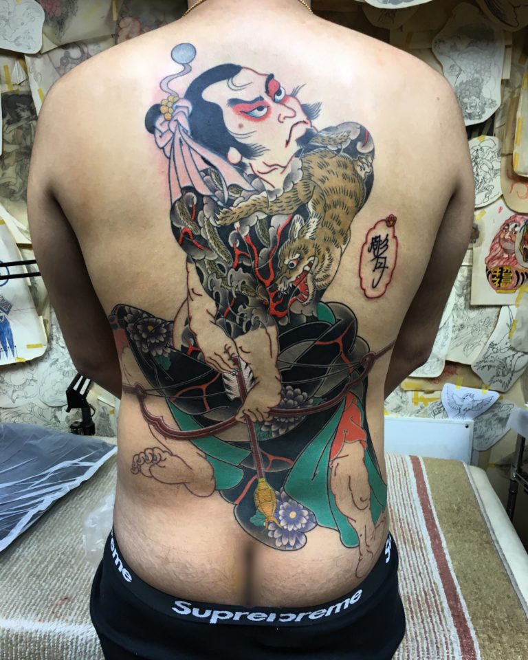 背中一面　旱地忽朱貴のタトゥー作品の写真