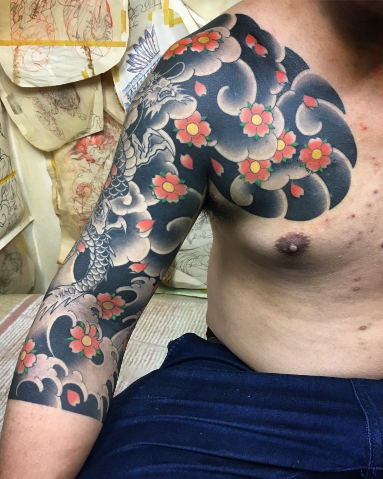 七部かいな　桜吹雪のタトゥー作品の写真