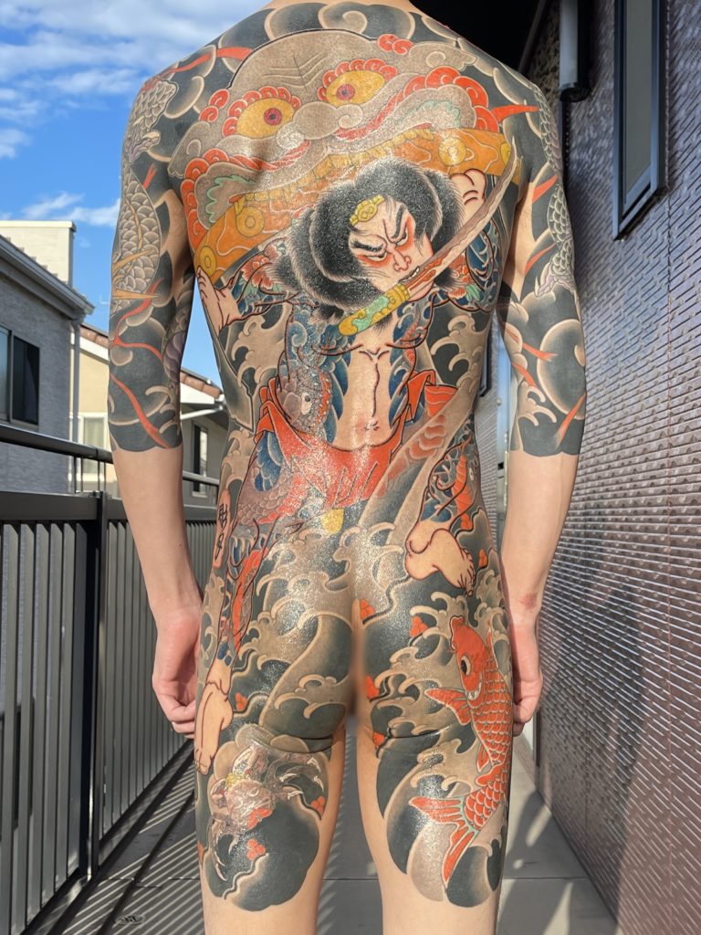 背中一面　甲羅彫り　水門破りのタトゥー作品の写真