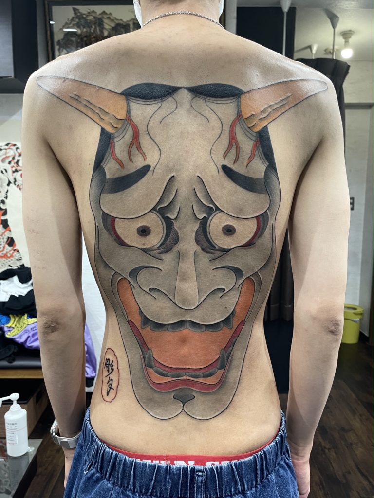 背中一面　真蛇のタトゥー作品の写真