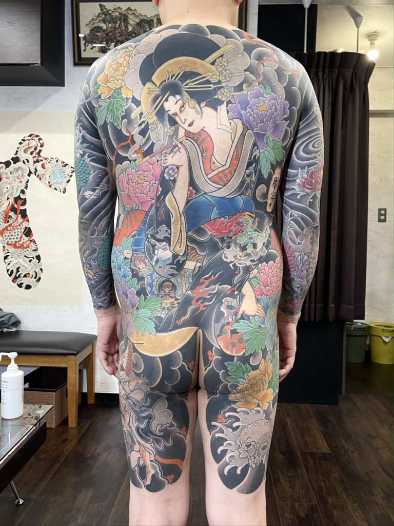 背中一面甲羅彫り　地獄太夫のタトゥー作品の写真