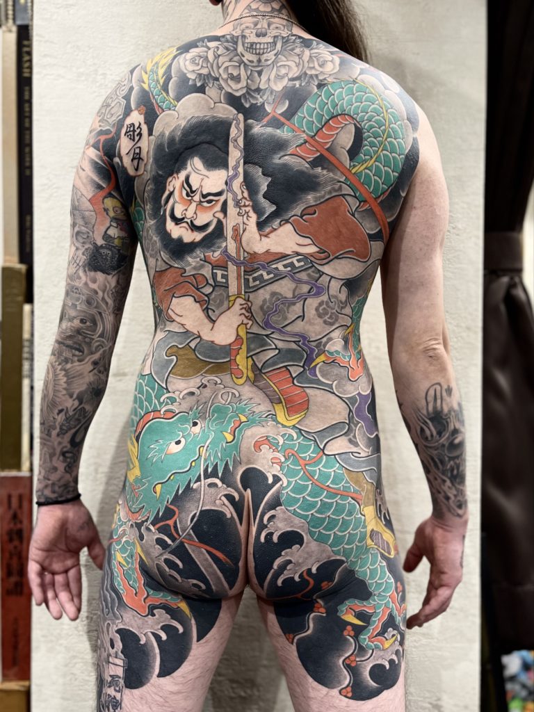 背中一面　甲羅彫り　入雲龍公孫勝のタトゥー作品の写真